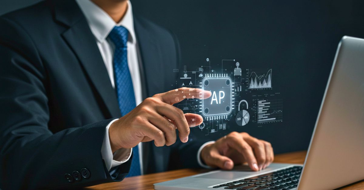 自社のPCでローカルAIを活用しデータ分析を行うビジネスパーソン。セキュリティとコスト削減を両立する未来の働き方を象徴している。